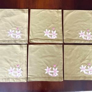Crate & Barrel Green Cloth Napkins with Floral Embroidery